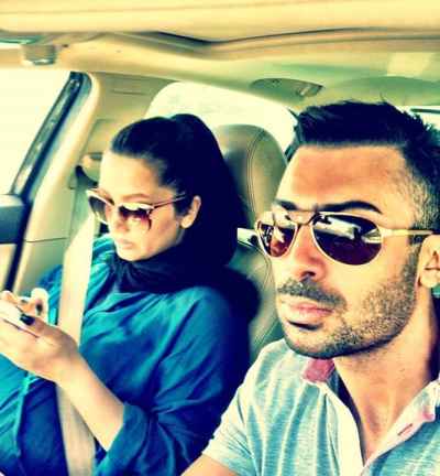 عکسی از روناک یونسی و همسرش محسن میری در ماشین | WwW.BestBaz.IR