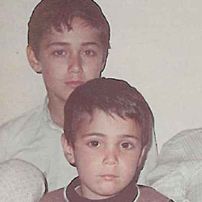 عکسی از کودکی ناصر زینعلی و برادرش | WwW.BestBaz.IR