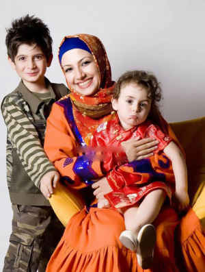 عکسی متفاوت از خاله شادونه کنار پسر و دخترش | WwW.BestBaz.RozBlog.Com