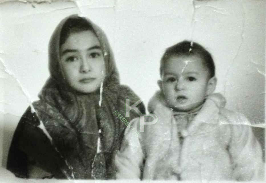 عکسی از هانیه توسلی و خواهرش در دوران بچگی | WwW.BestBaz.RozBlog.Com